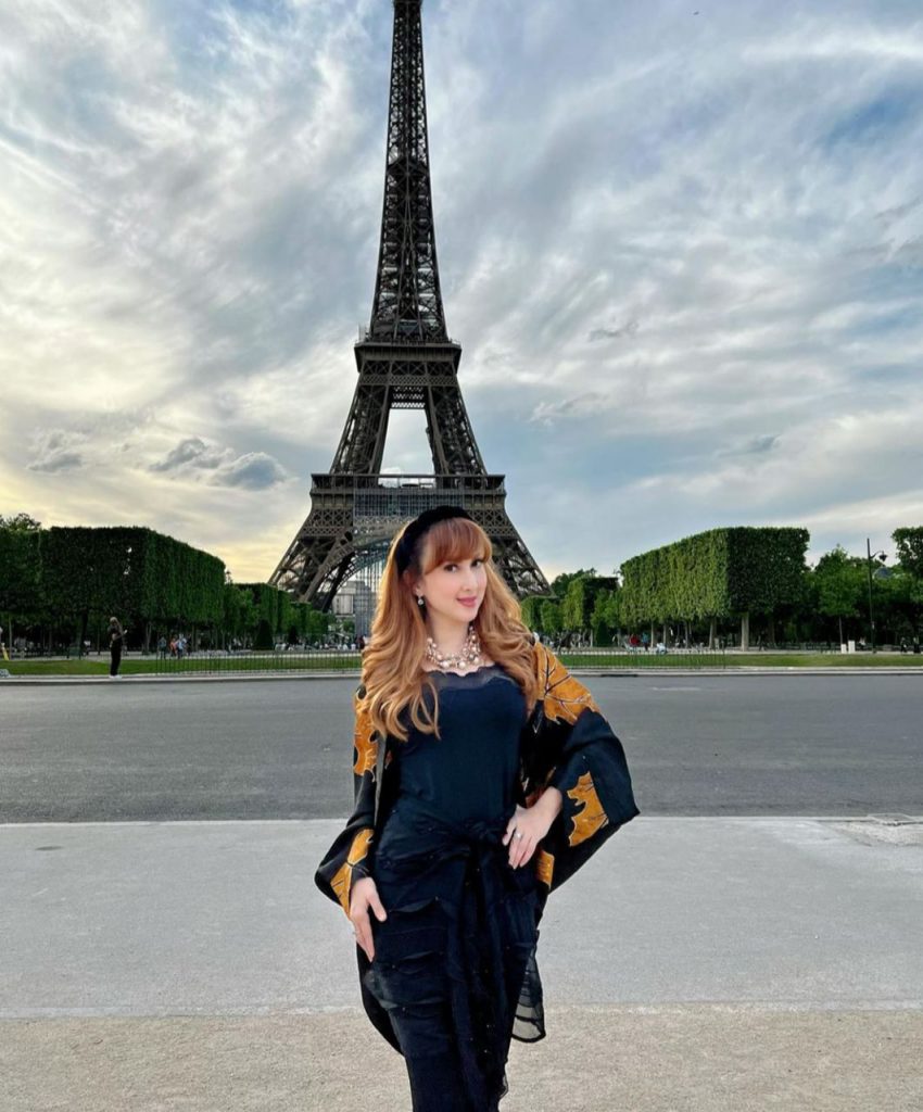Isi Masa Cuti Di Luar Negara, Maria Farida Anggun Jelita Elegan Di Hadapan Eiffel Tower!